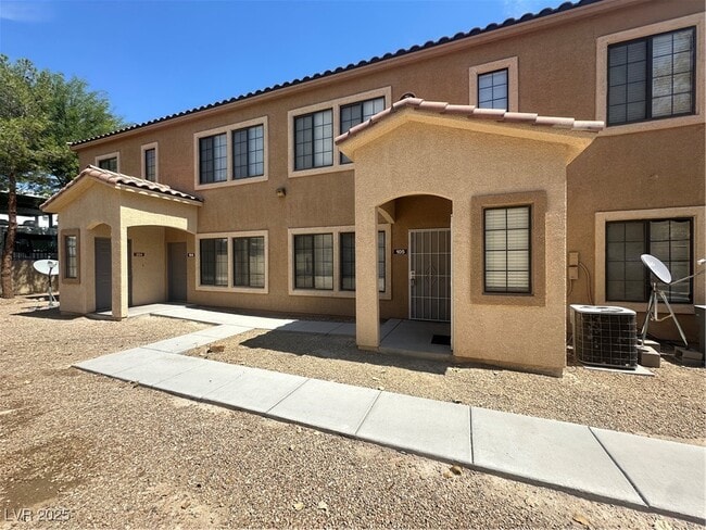 Building Photo - 2011 Sue Ct Unit 105 Rental