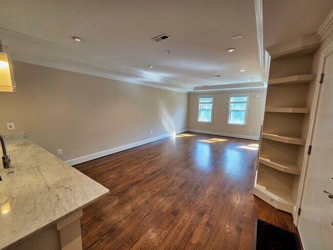 2446 Ontario Rd NW