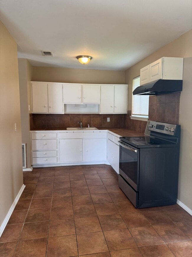 Photo - 3BD/1BA House on Cedarcrest Ave. in Baton ...