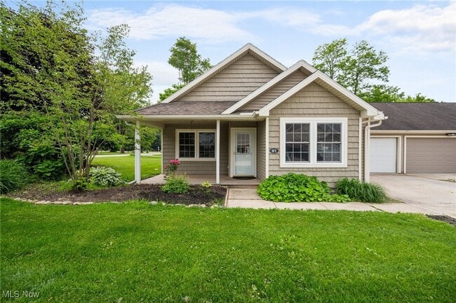 Building Photo - 3031 Logan Ln N Unit 1