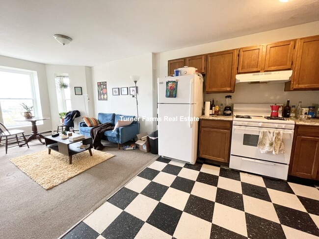 Building Photo - 96 Hammond St Unit 4