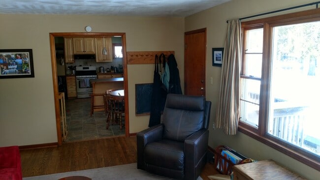living - 419 E King Rd