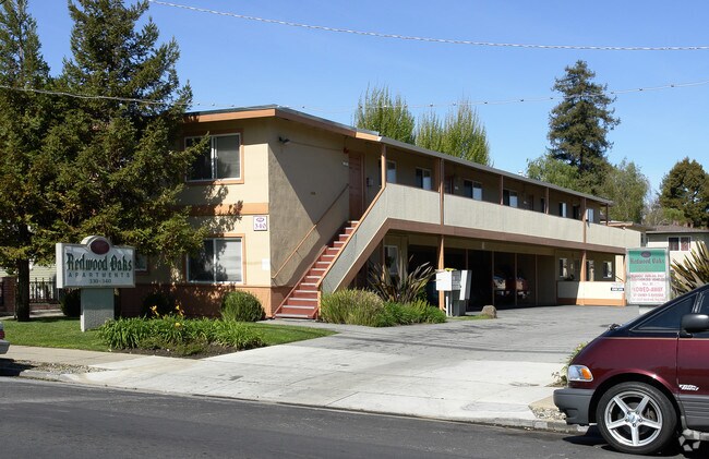 Photo - Redwood Oaks Apartments