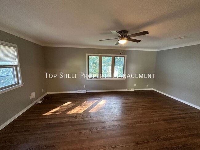 Photo - 3935 Oakshire Rd