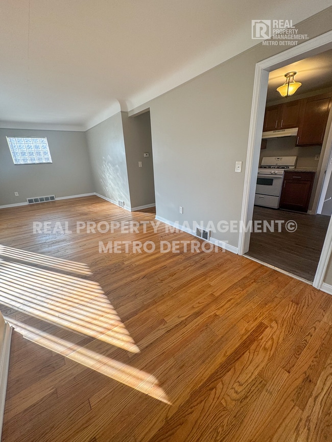 Photo - 19645 Woodmont St