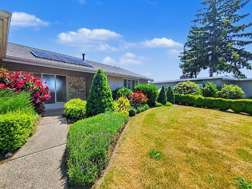 Photo - AVAILABLE JULY 20TH! Beautiful Views of Lake Sammamish, 5 bed/3 bath with Fully Fenced Yard