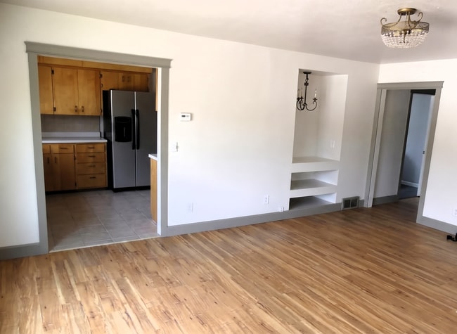 Photo - Thomas Duplex Unit A