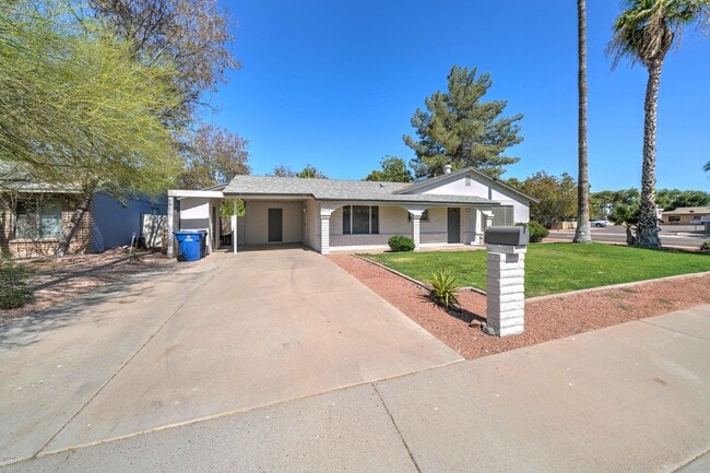 Building Photo - 5945 S Palm Dr Rental