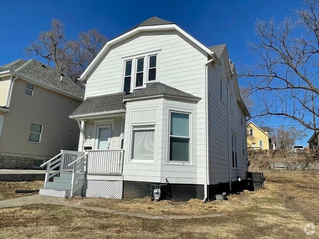 Building Photo - Fully Remodeled House!