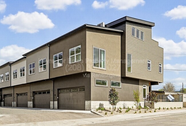4305 Greentrail
