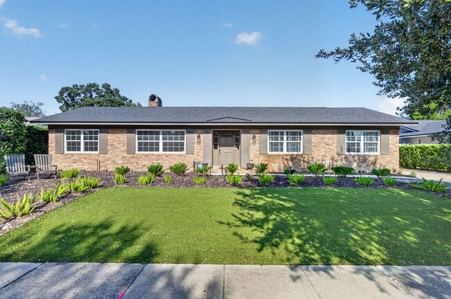 Photo - 677 Selkirk Dr
