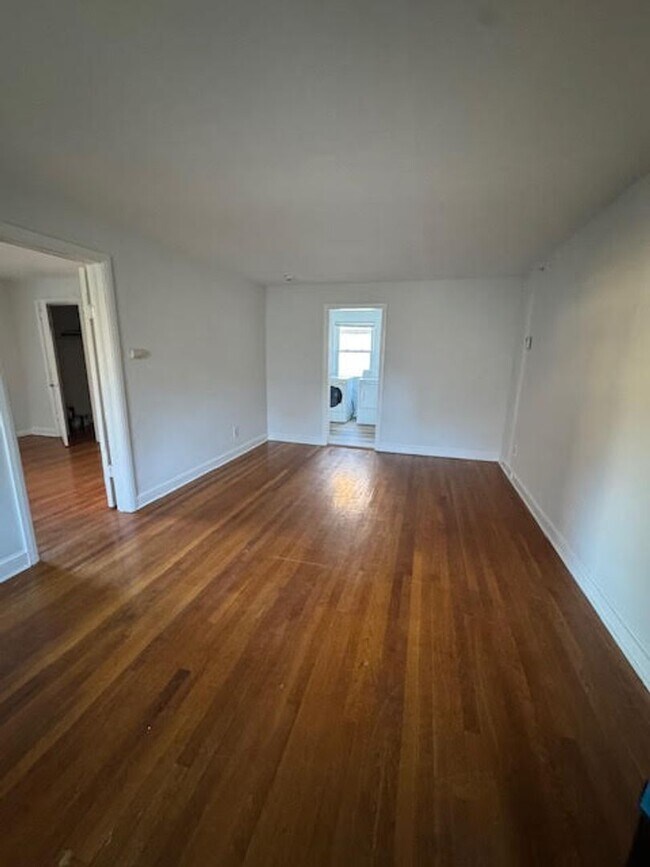 Building Photo - 4835 Indian Ln Unit #201