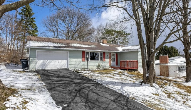Photo - Charming 3 Bedroom in Overlook Heights