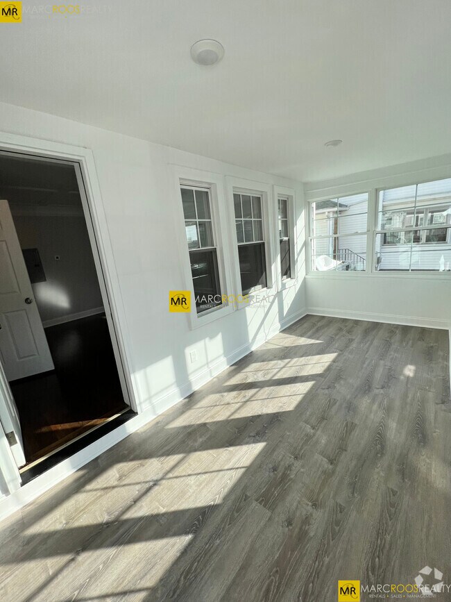 Building Photo - 10 Lawrence St Unit 12 Rental
