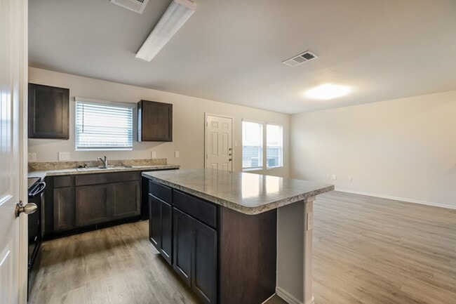 Photo - 2746 Bouvardia Wy