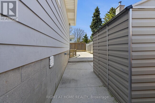 Photo - 341 Rexford Dr