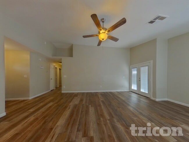 Photo - 857 E Saragosa St