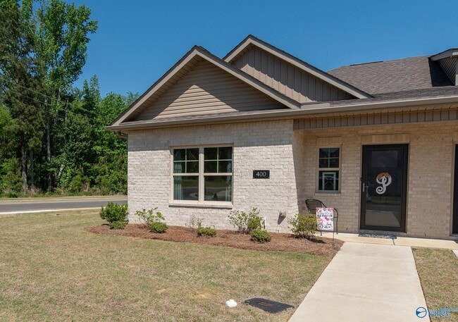 Building Photo - 400 Ronnie Drive SE