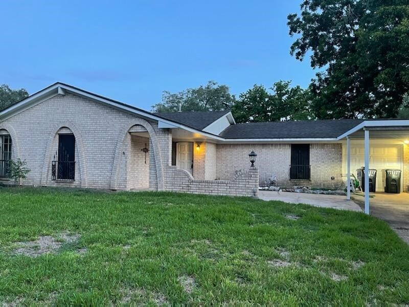 Photo - 103 Bluebonnet St