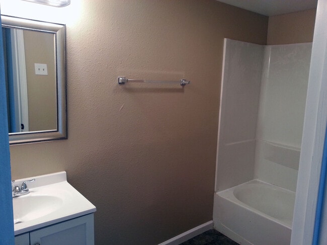 Baño - 1011 Memorial Parkway