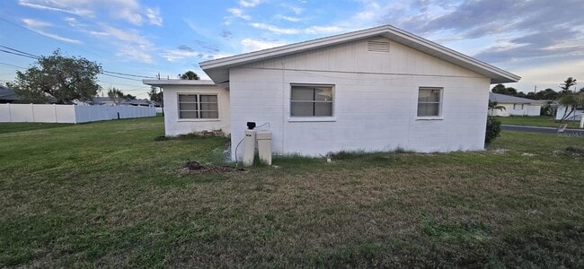 Photo - 1740 Elinor Pl