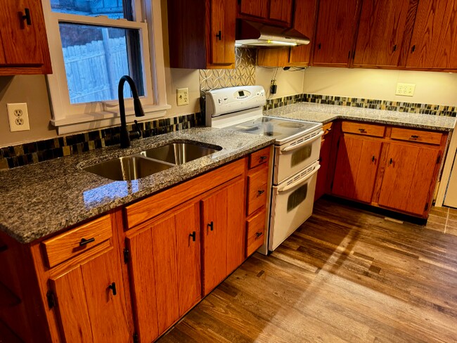 Photo - 108 Broad St