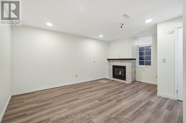 Photo - 233 Centennial Ave Unité 2