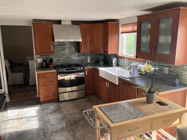 Photo - 6852 S High St