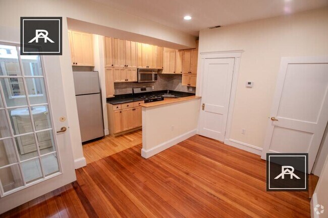 Building Photo - 3 bedroom in Brookline MA 02446 Unit 6 COPY Rental
