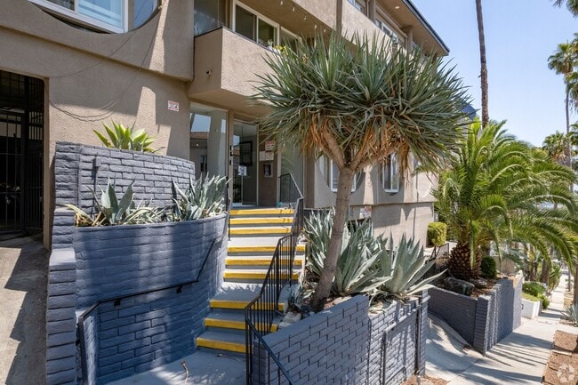 Photo - 1944 Whitley Ave.