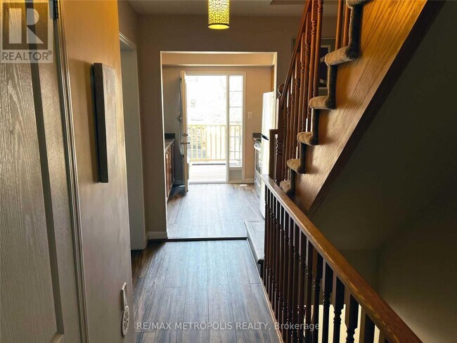 Photo - 747 Challinor Terrace