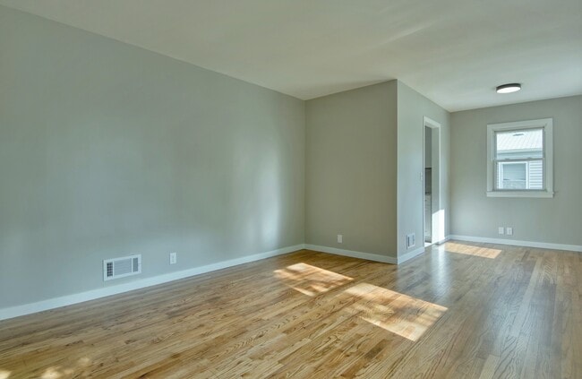 Sala de estar - 1012 N 77th Ave