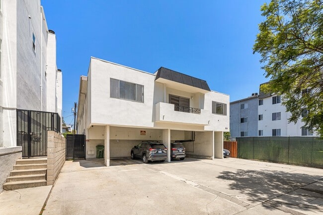 Building Photo - 1608 S Bentley Ave Rental