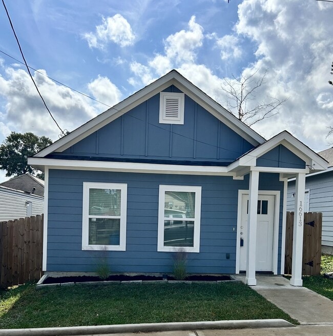 Building Photo - 16613 E Lynbrook