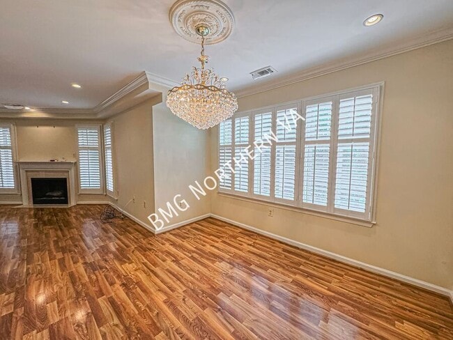 Photo - 5565 Seminary Rd