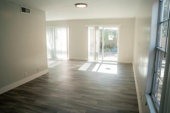 Photo - 5884 Dewberry Way