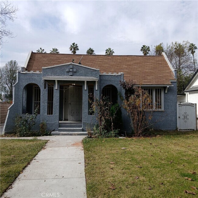 Building Photo - 5717 1/2 Case Ave-5717 Unit 5717 Rental