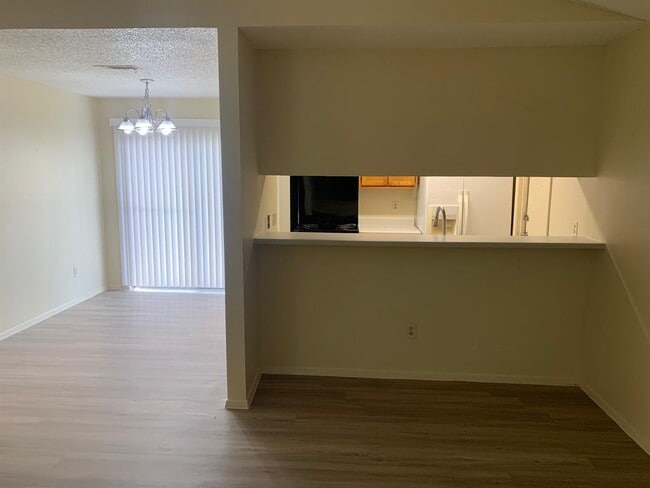 Photo - 523 Greenlawn Blvd