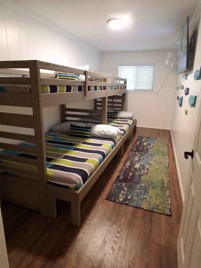 Photo - 2055 Island View