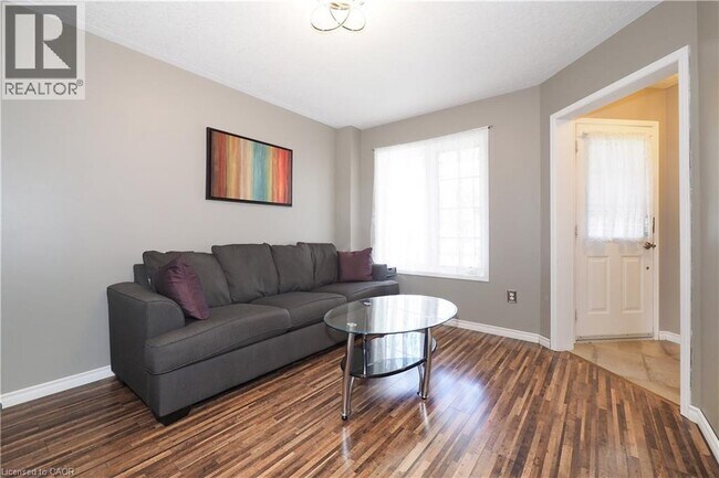 Photo - 98 Langlaw Dr