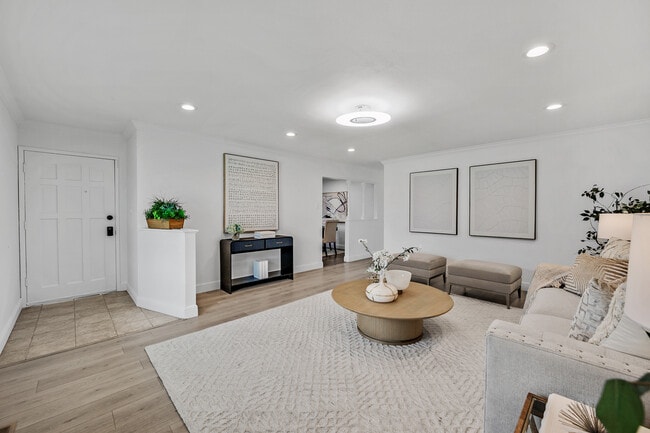 Photo - 2449 Almaden Blvd