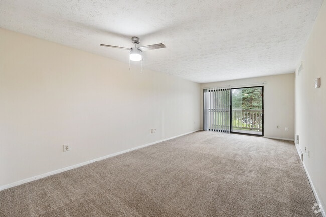 2BR, 2BA - 950SF - Living Room
