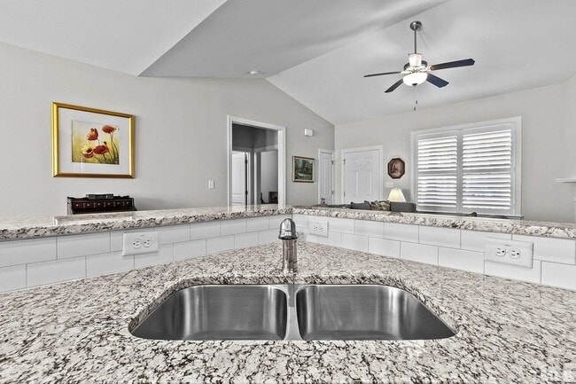 Photo - 119 Aviemore Ln