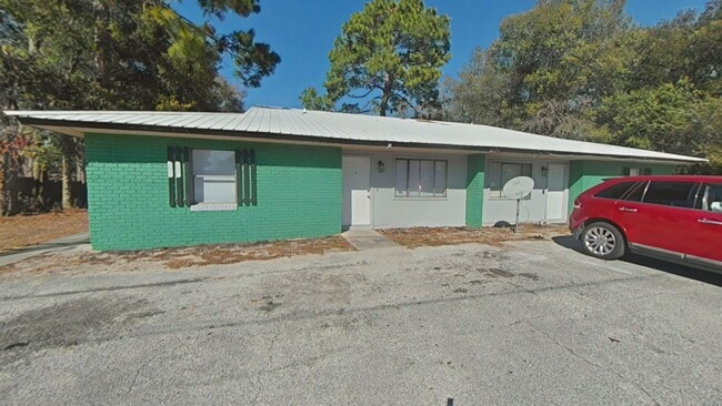 Building Photo - Nice and Cozy 2 Bed/1 Bath Apartment Unit D