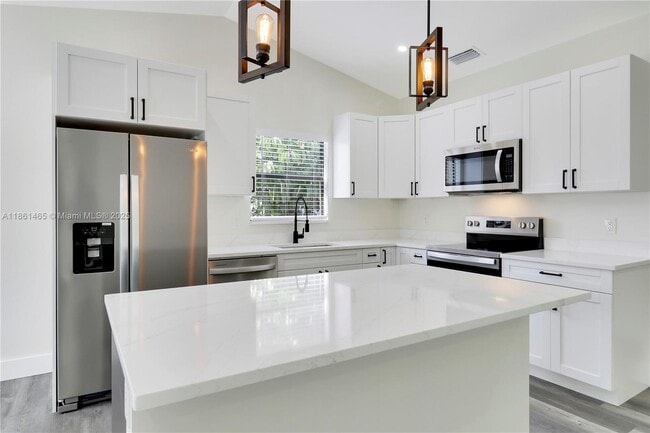 Photo - 143 Greentree Cir