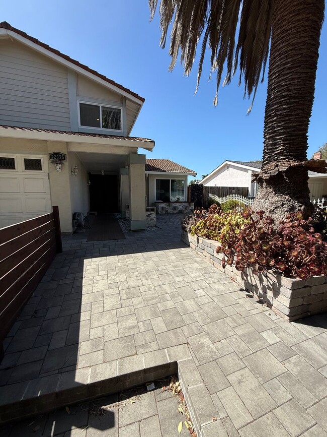 32625 Lake Mead Dr