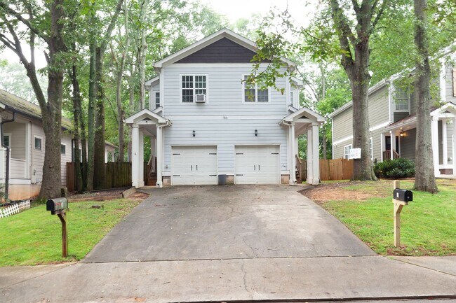 Photo - 3bd/2.5 ba Duplex Townhome Unit w/ Garage in Ideal ...