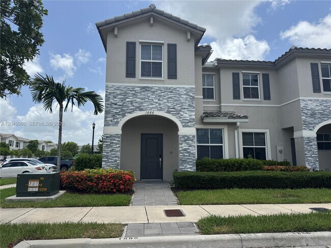 1886 SE 26th Rd