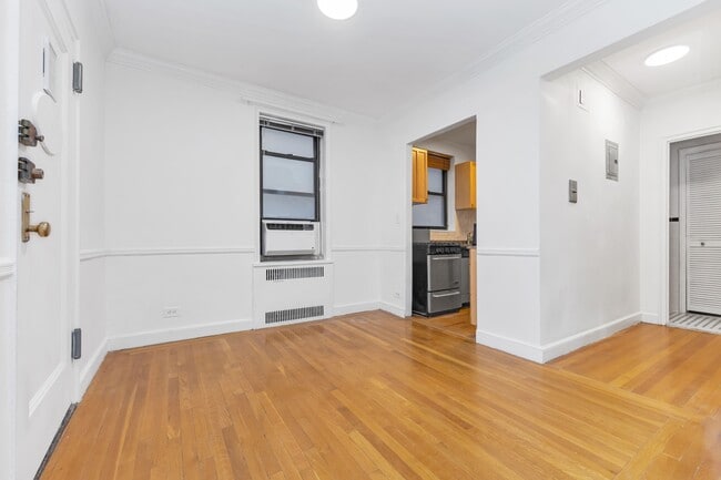 Photo - 350 E 54th St