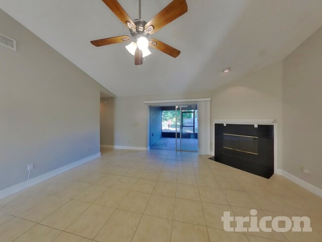 Photo - 19203 Sunlake Blvd